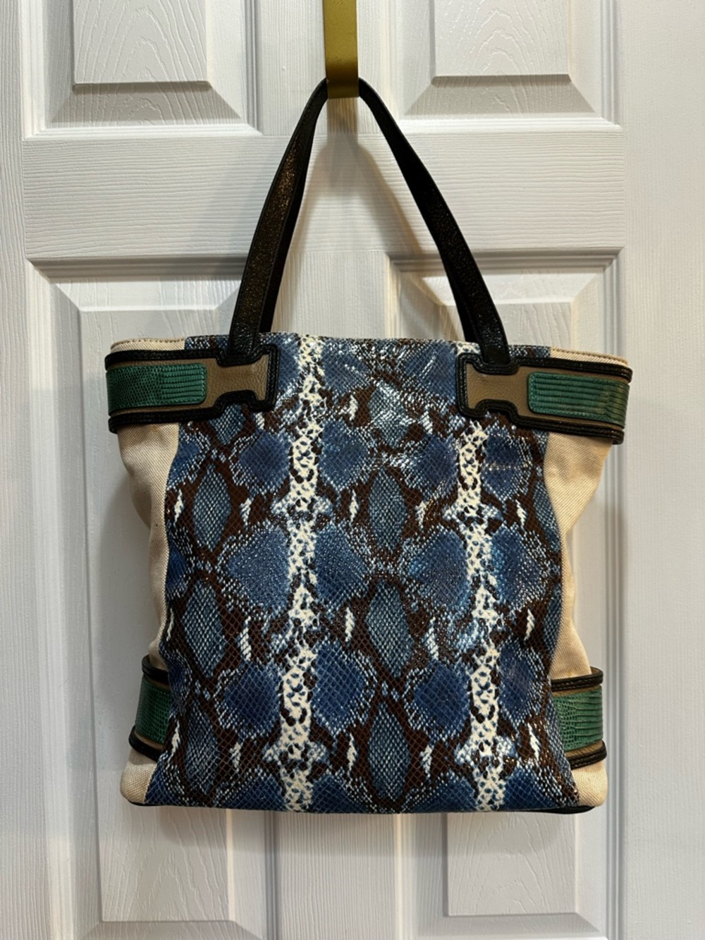 Vince Camuto snake print tote bag - Picture 4 of 13